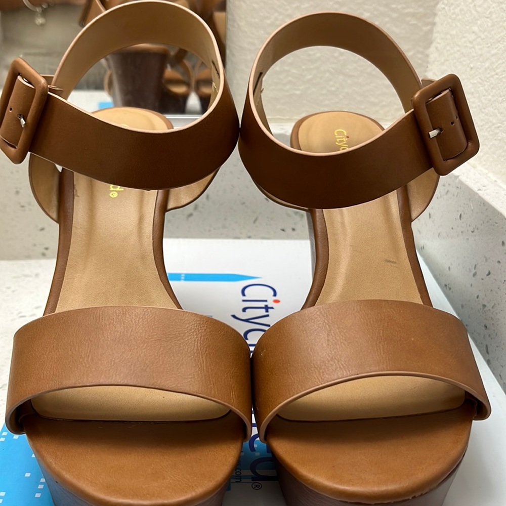 City classified shoes size 10 tan wedge heels
